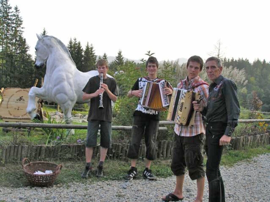 Andrej (right) with local musicians who enterained the guests who were enjoying a traditional slovenian dinner prepared by Darja's mother. 